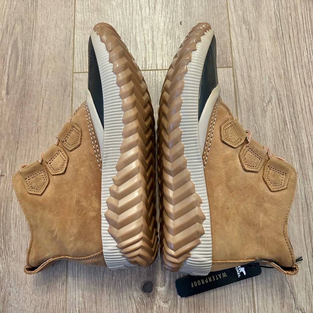 NEW Sorel Out N About Waterproof Leather Boots - Picture 5 of 8